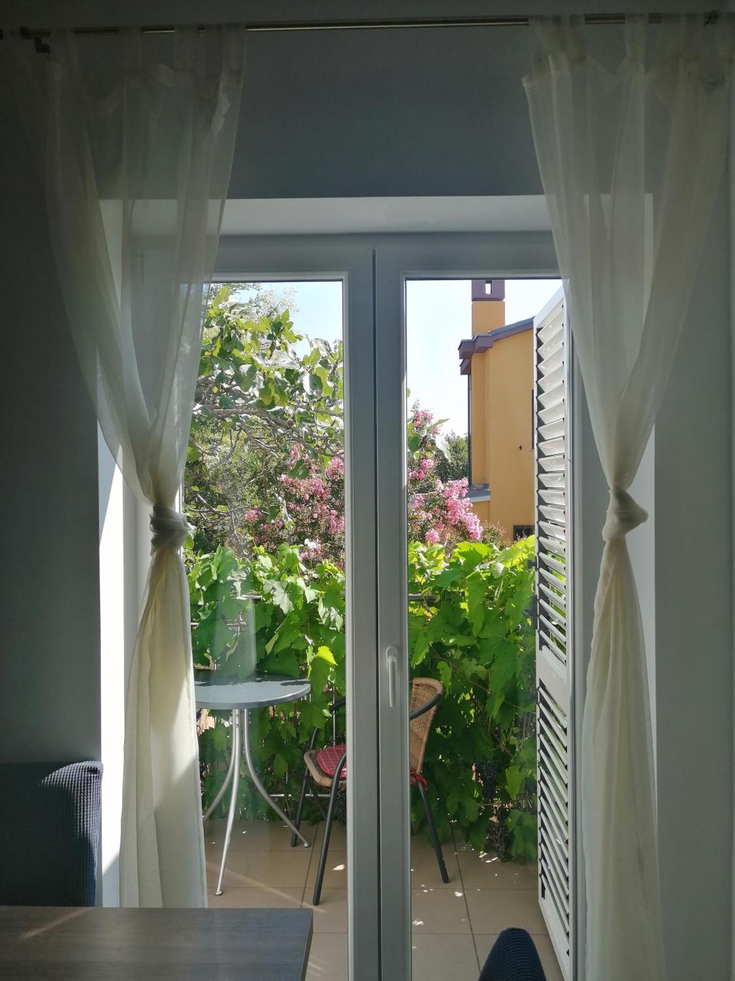 Apartmani Nada クレノヴィツァ 部屋 写真
